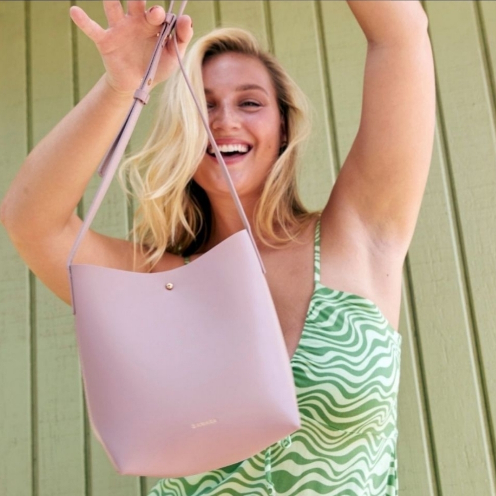Samara Medium Shoulder Bag